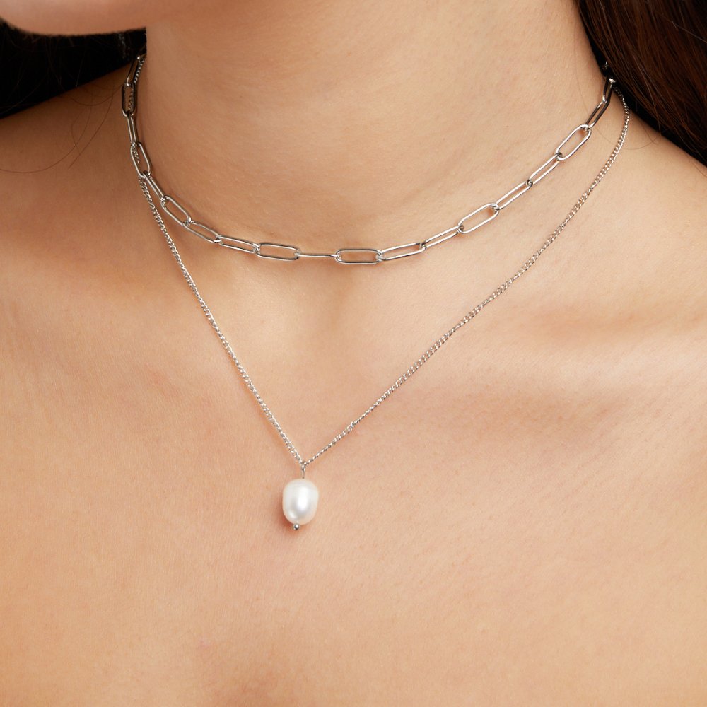 Viktorie-Marie – Collana dorata dal design doppio