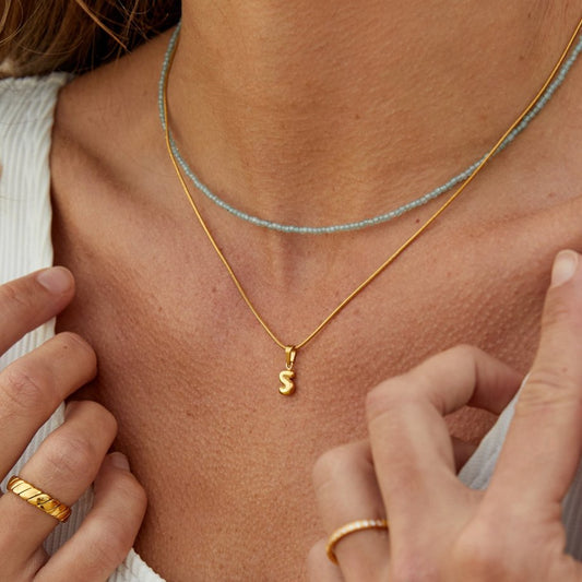 Alena – Collana dorata con piccolo pendente rotondo
