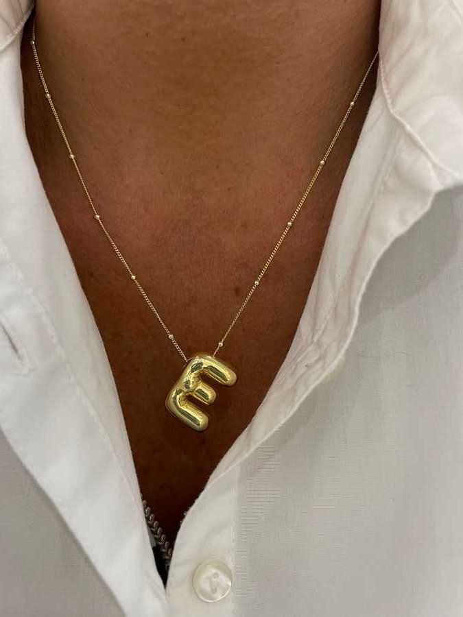 Irena – Collana dorata con charme a forma di iniziale
