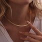 Johana – Collana dorata delicata con forma armoniosa