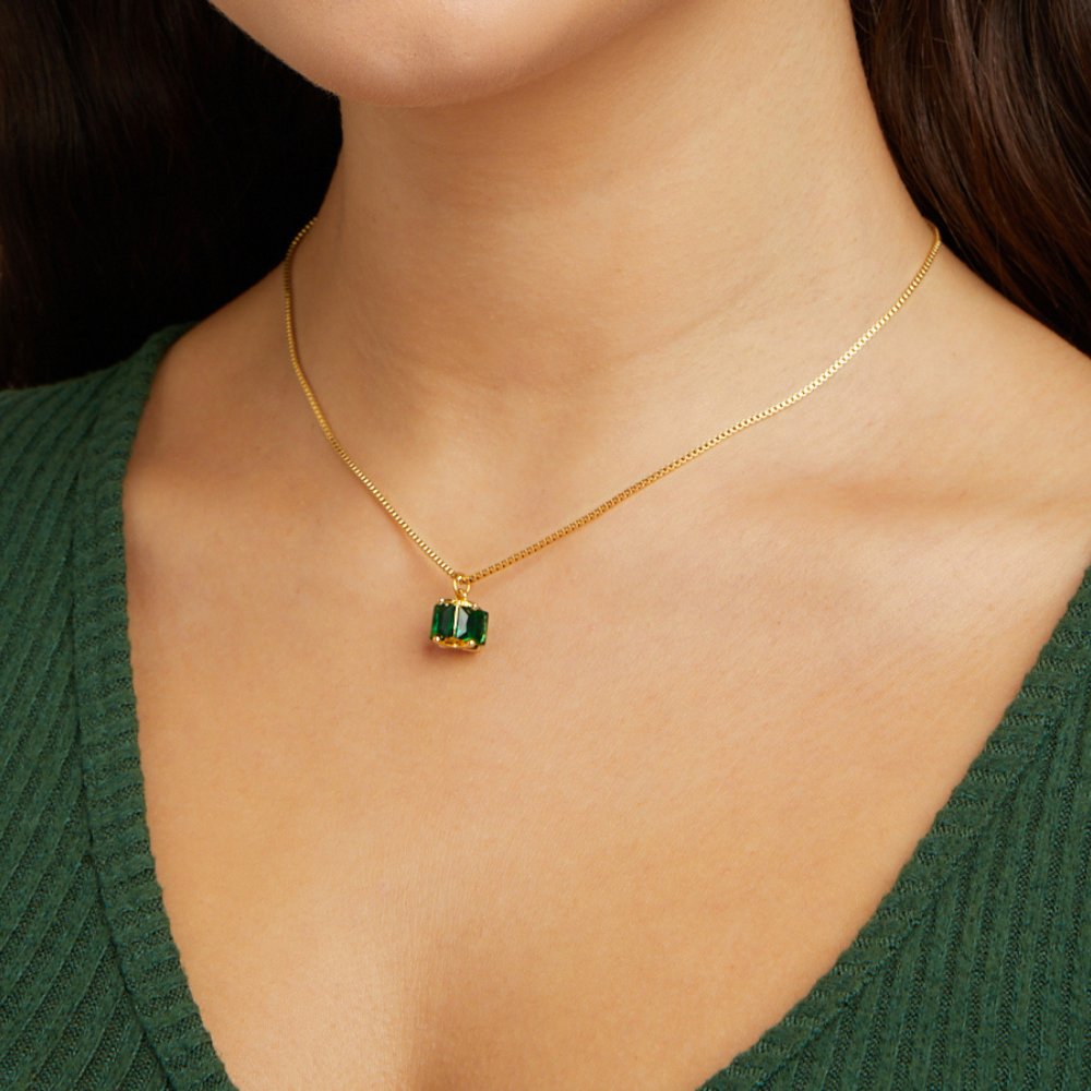 Katharina – Collana dorata con pietra verde