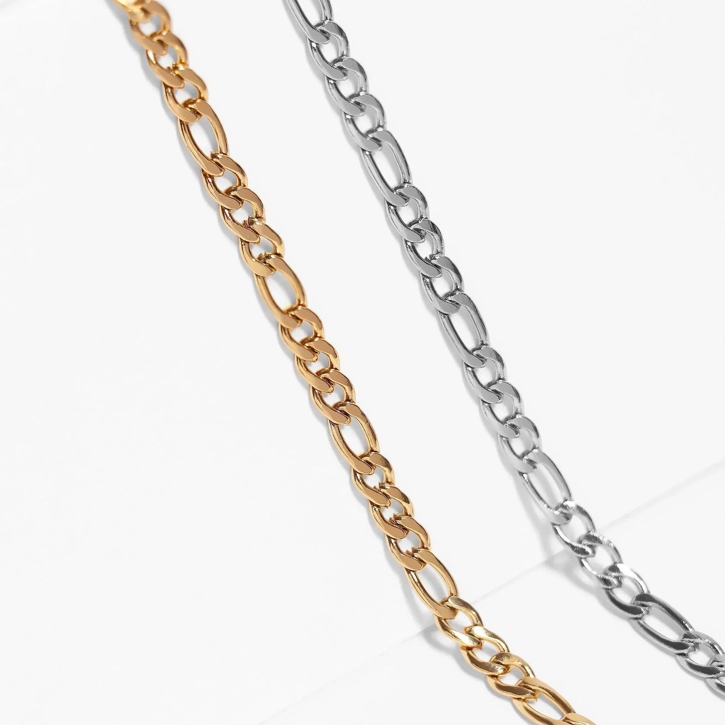 Valerie – Gold necklace with simple link structure