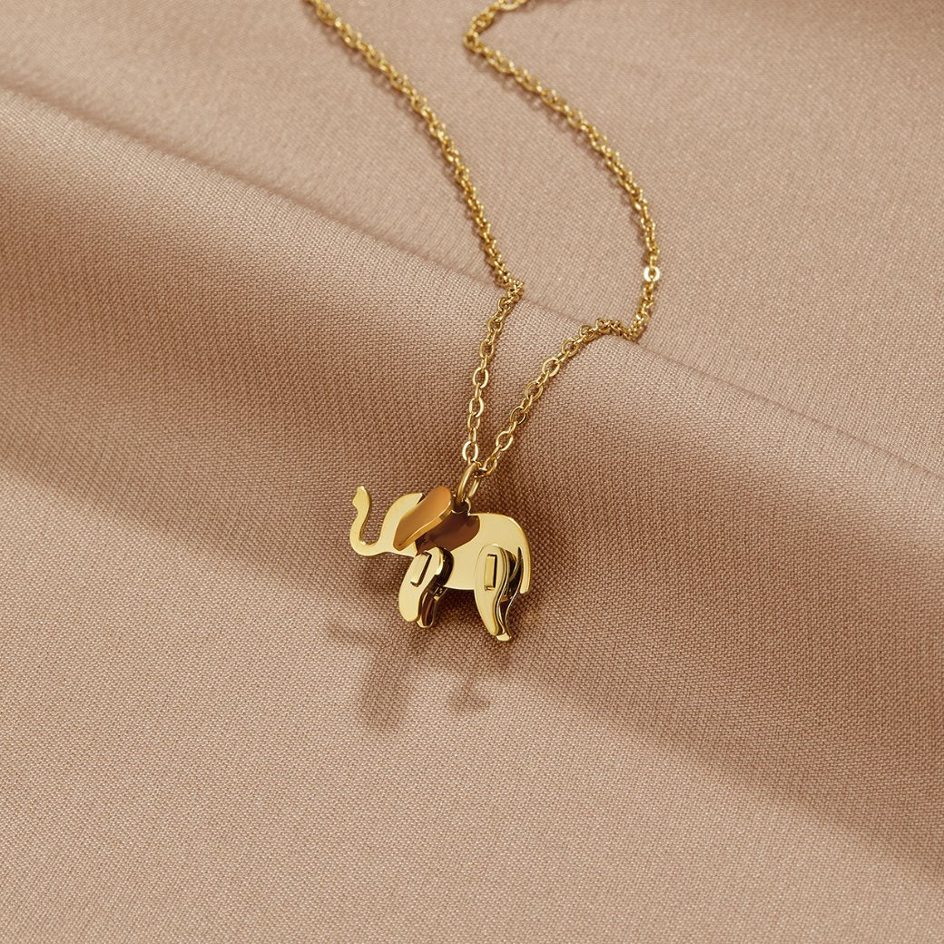 Luisa – Collana dorata con elementi floreali simmetrici