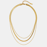 Karoline – Golden necklace with discrete stone