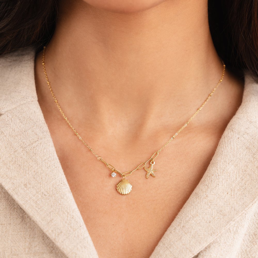 Greta – Catena con pendente a stella color oro.