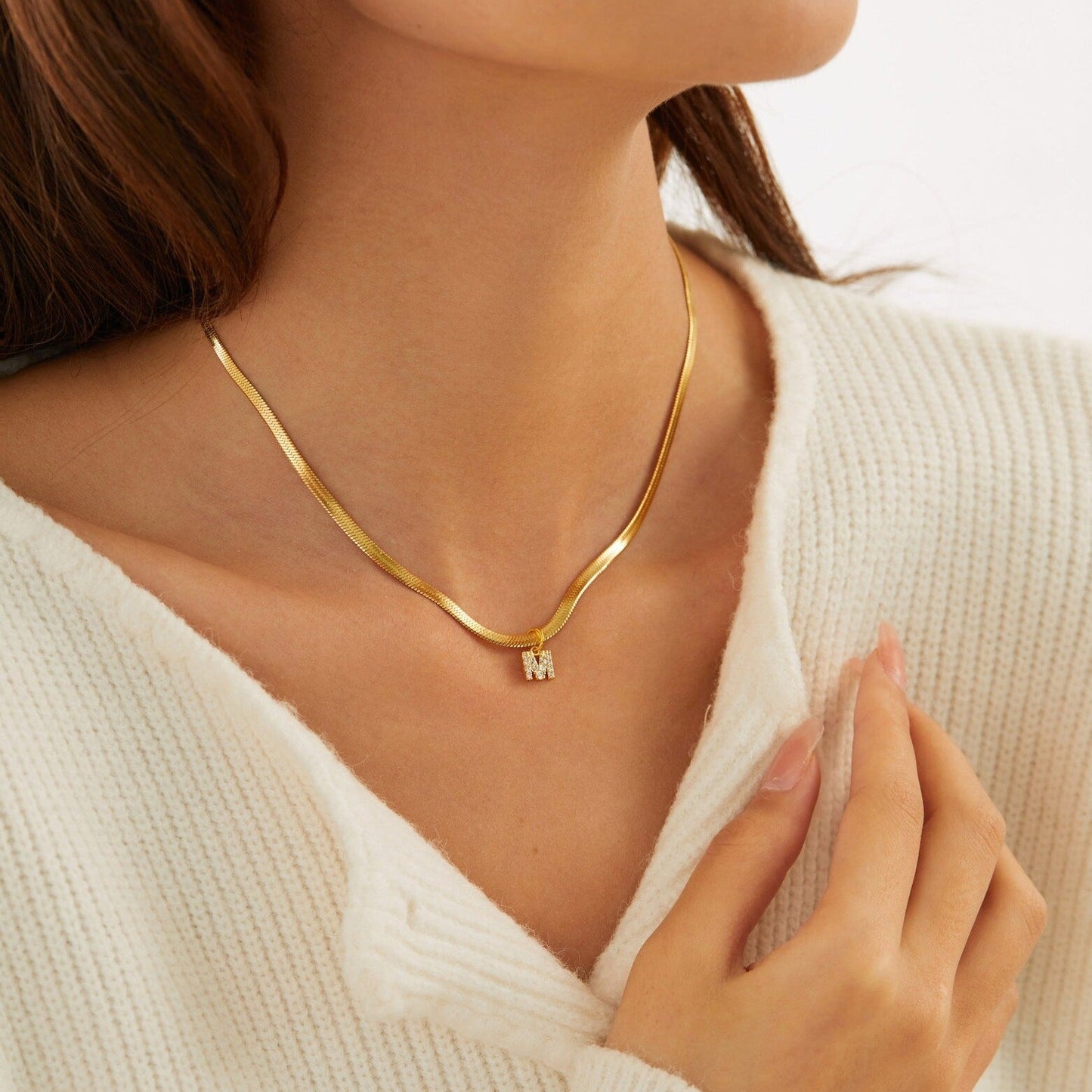 Eva – Gold necklace with initial pendant