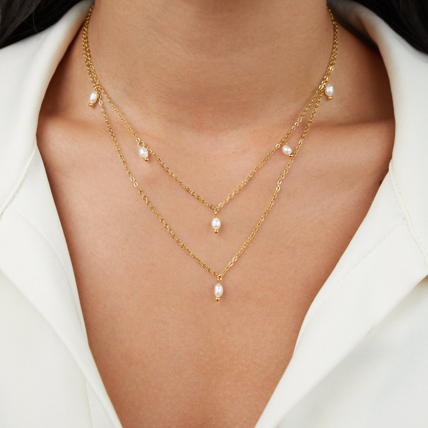 Tanja – Collana a strati in oro con maglia moderna.
