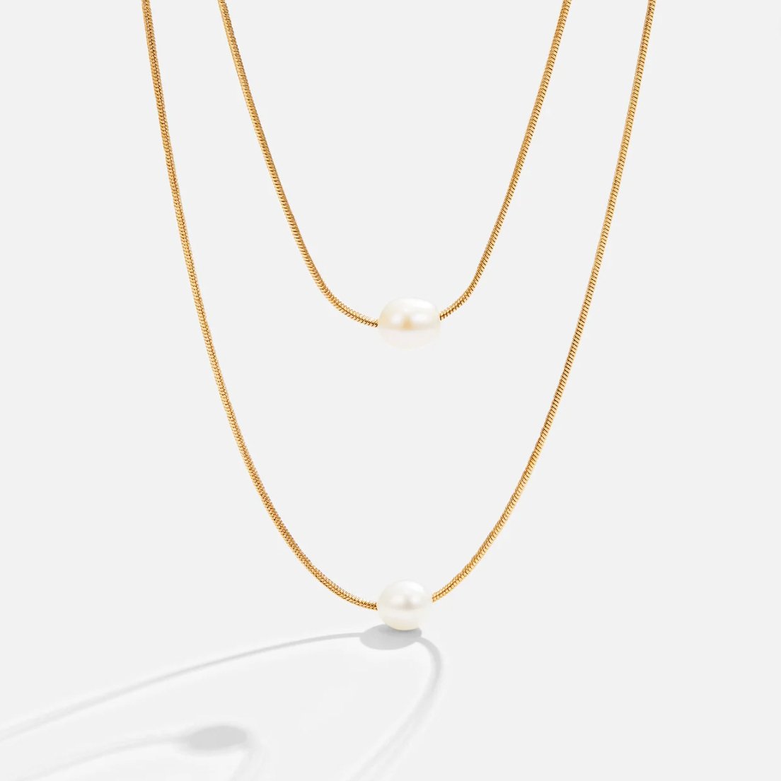 Nora – Collana dorata dal design a catena