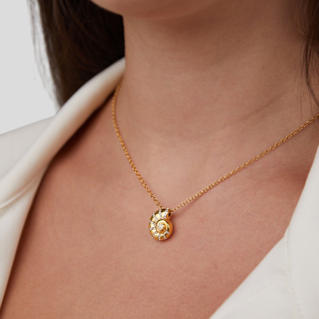 Verena – Collana dorata con struttura a cuore