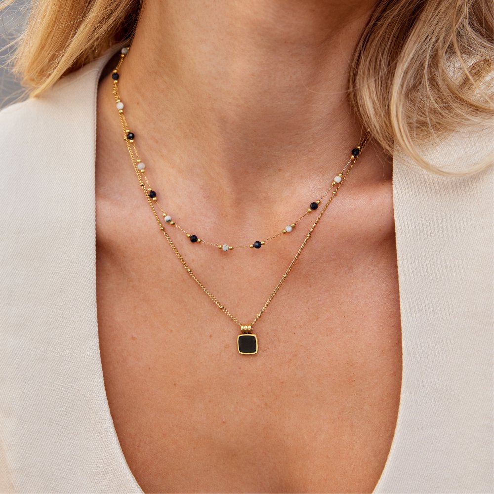 Johanne – Collana dorata delicata con perle colorate
