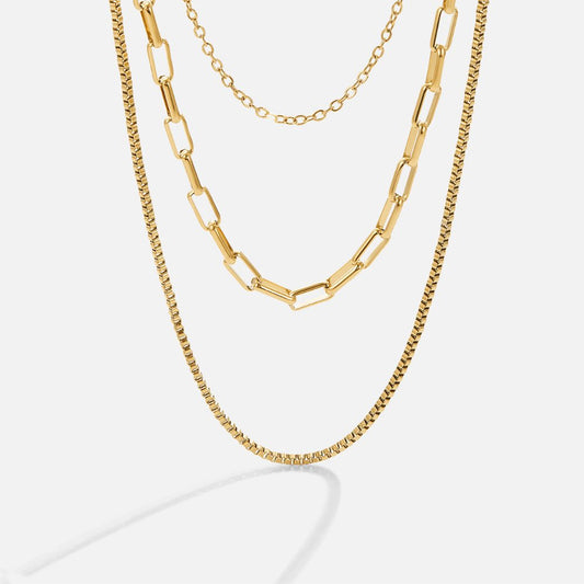 Josefína – Collana in oro a tre strati con maglie delicate.