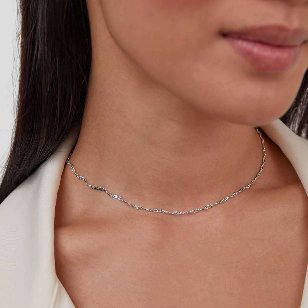 Johanka – Collana dorata con delicato pendente a cuore