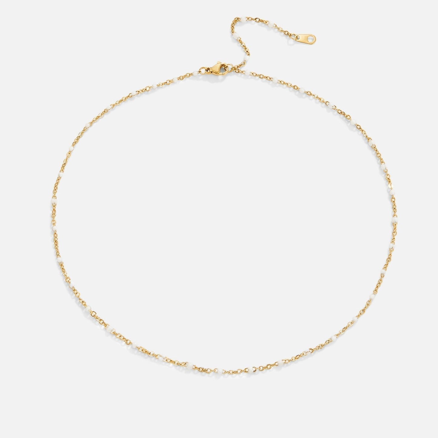 Milena – Collana corta con superficie liscia.