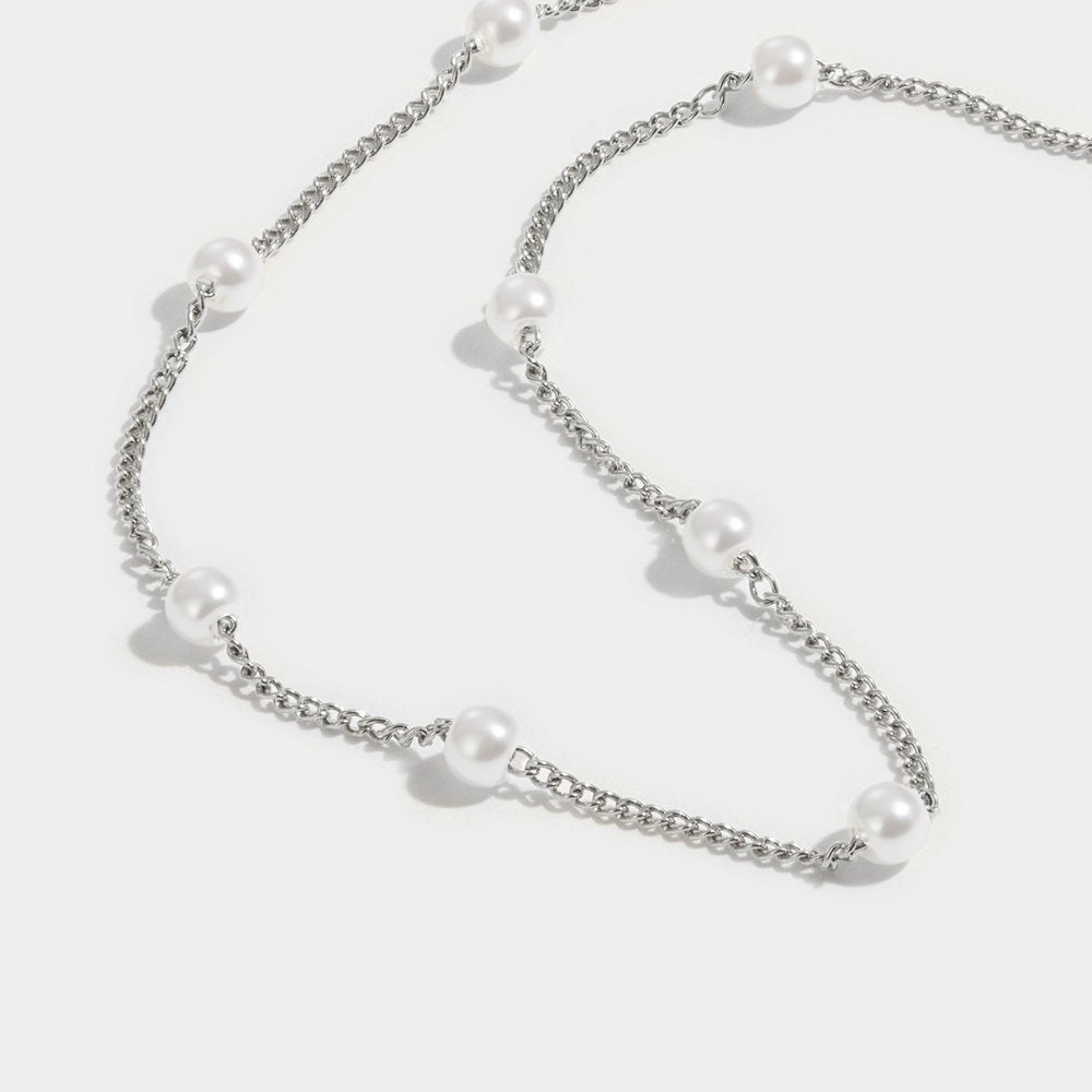 Miriam – Delicate golden necklace with pearls