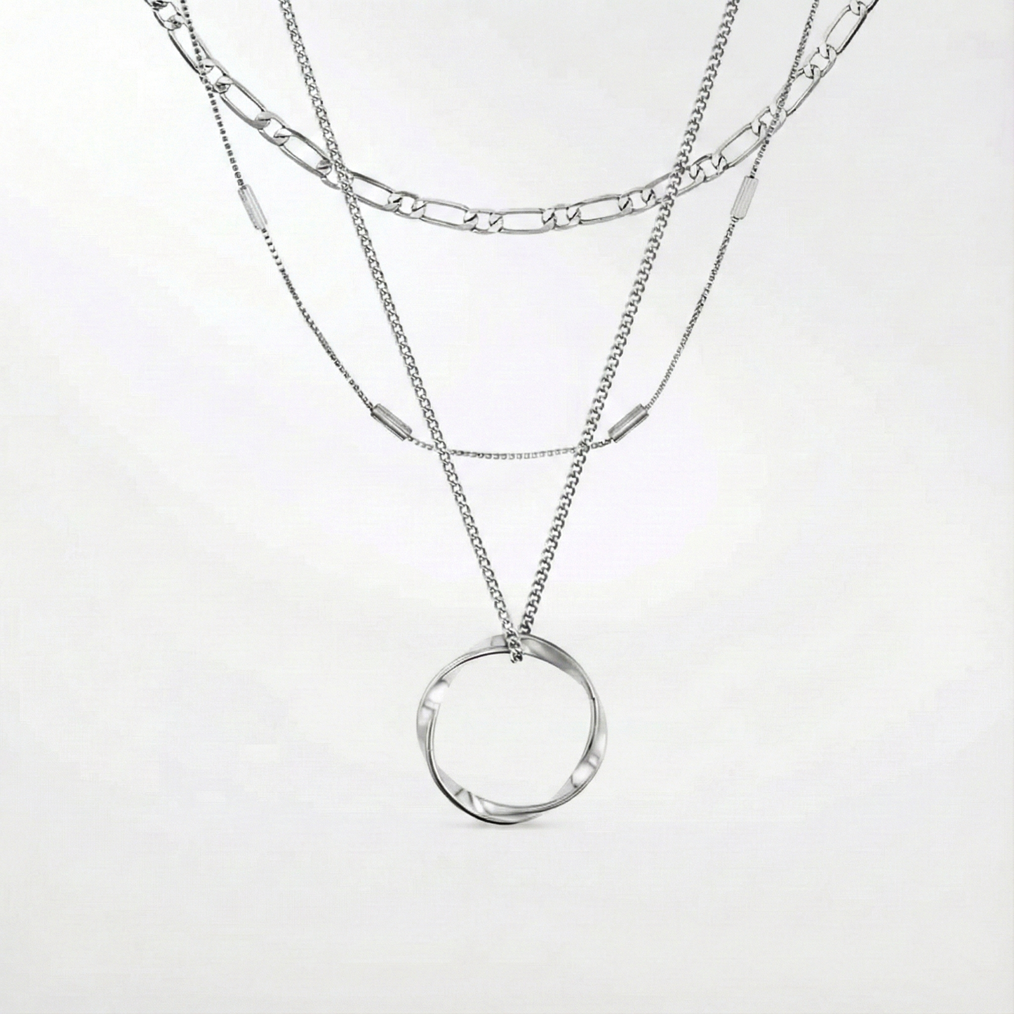 Collana aperta a tre fili
