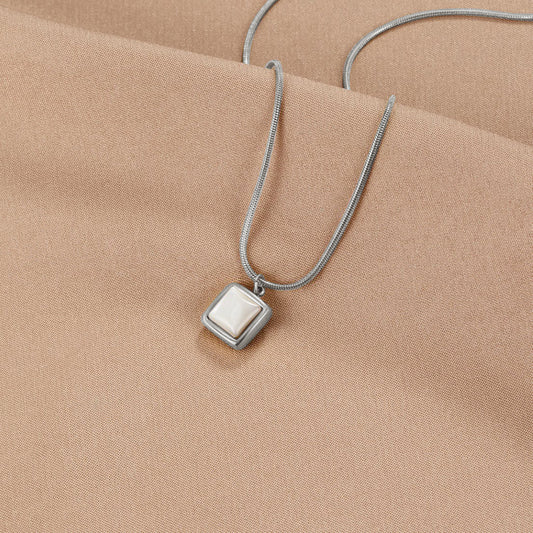 Silvie – Collana dorata con mini placchette
