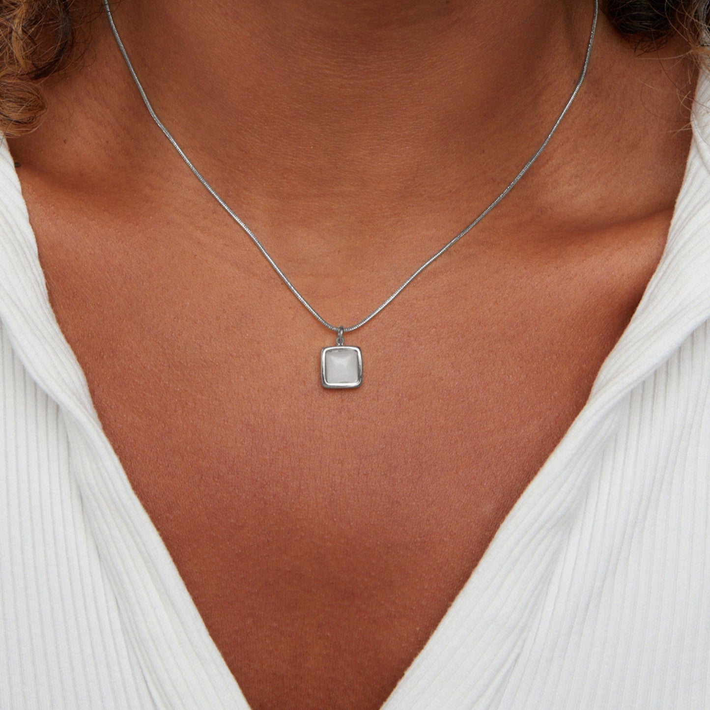 Silvie – Collana dorata con mini placchette