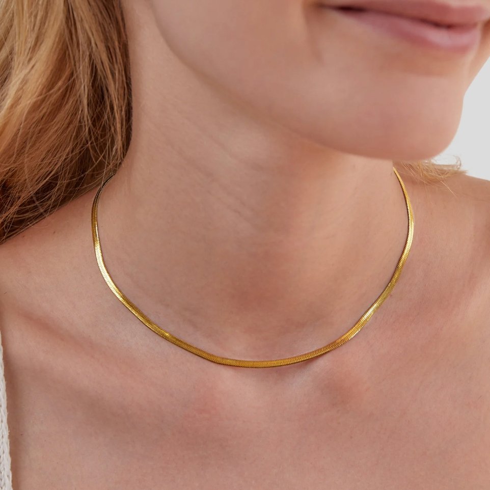 Elisa-Marie – Collana dorata delicatamente curva