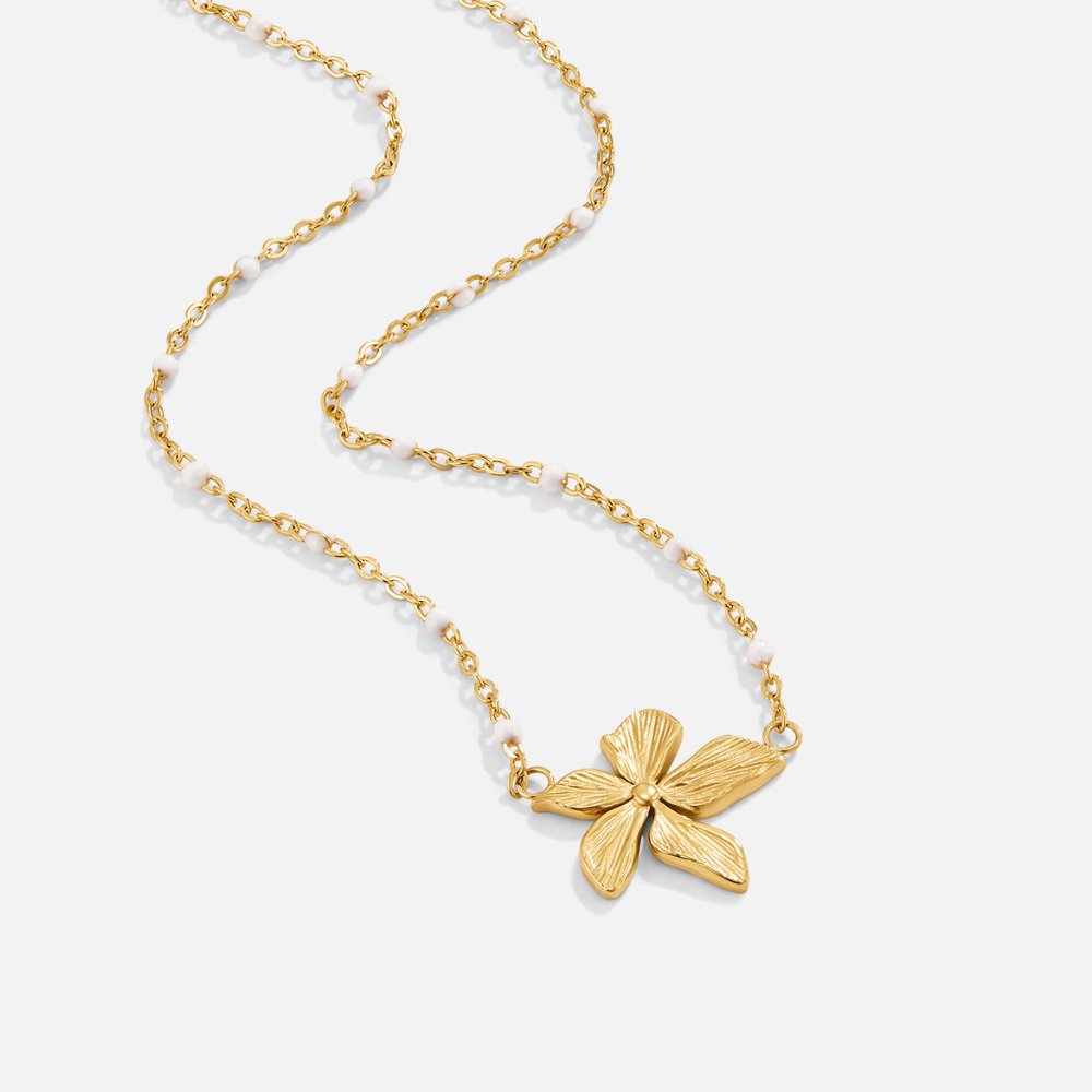 Ronja – Collana dorata con delicato dettaglio a cuore