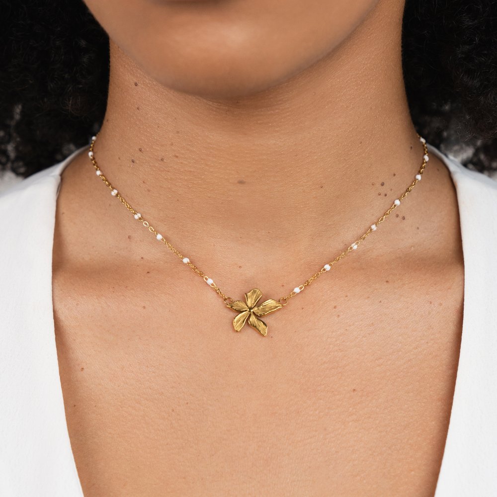 Ronja – Collana dorata con delicato dettaglio a cuore