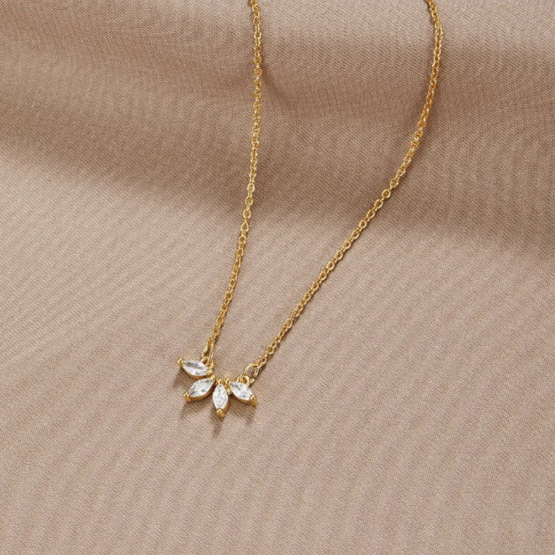 Stepanka – Collana doppia con medaglione