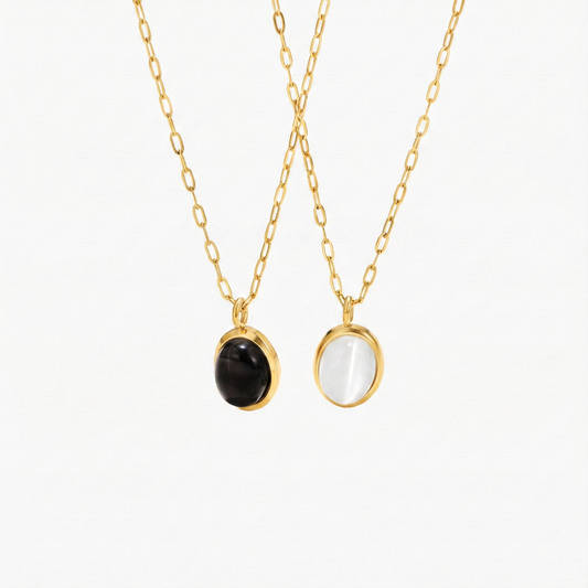 Veronika – Collana doppia in oro con dettagli neri.