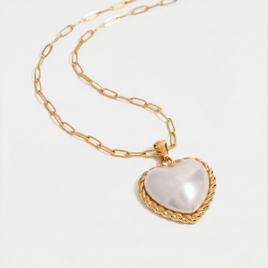 Viktorie – Collana in oro con un elegante pendente.