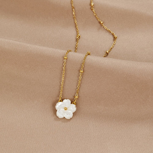 Beatrix – Collana dorata con dettaglio in perla